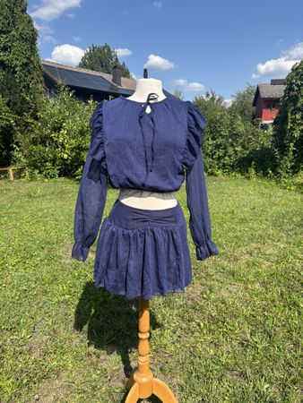Set Meet Me There blau langarm mit Rock neuwertig