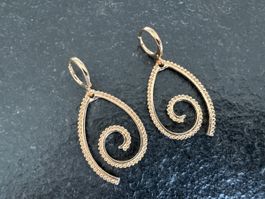 Elegante Goldene Ohrringe im Spiraldesign
