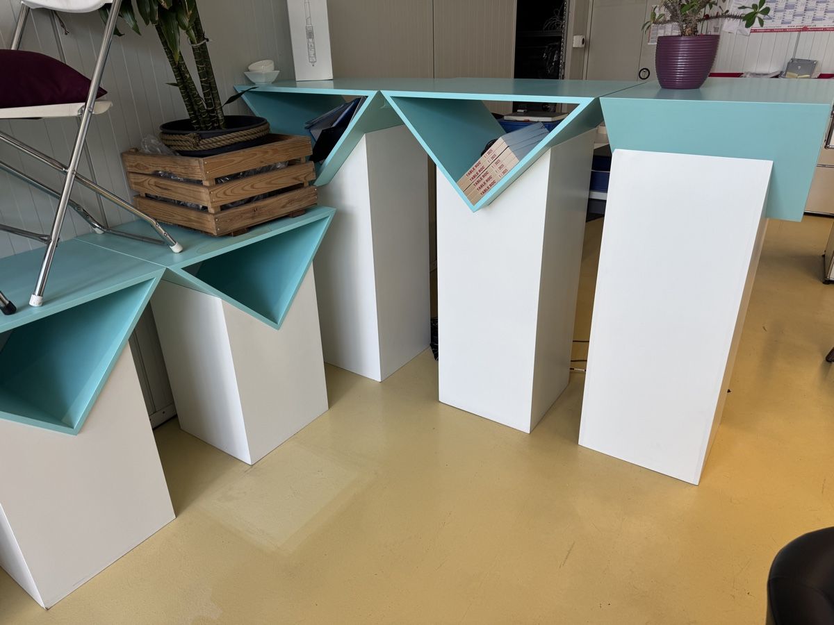 Tavoli: Aufstellungstisch Origineller  einzigartiges Design – Usato da Muttenz venduto da far_8vzh