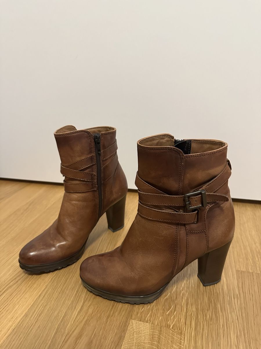 Chaussures femmes: Stifelette Leder braun Gr. 36 – D'occasion à Ermatingen par nic_x2tf