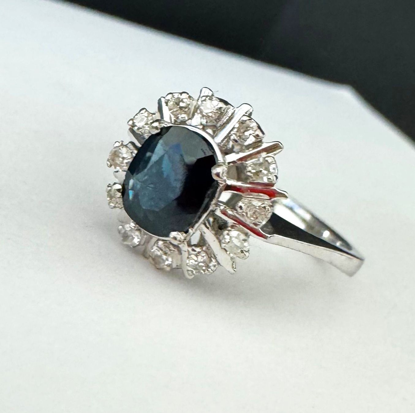 Anelli: Weissgold Ring 585 gestempelt mit Saphir & Diamanten – Usato da Ebikon venduto da repatrick 2