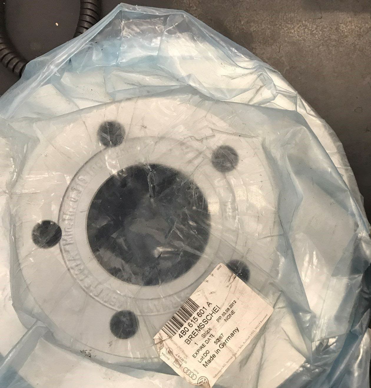 Audi Tutti pezzi di ricambio auto: Bremsscheiben – Usato da Au SG venduto da fiat27