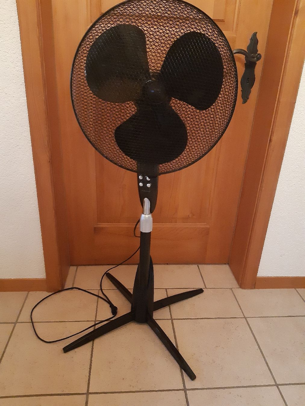 Ventilatori: Standventilator Satrap schwarz höhenverstellbar – Usato da Toffen venduto da Gwunderegge77 2