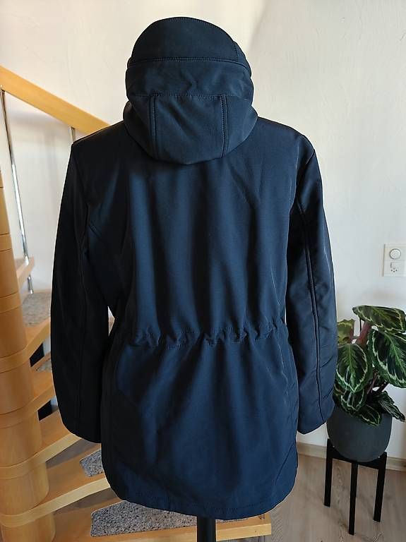 Giacche: C&A Softshelljacke 46 Winddicht Regenjacke Schwarz – Usato da Einsiedeln venduto da nat_5tfl 1