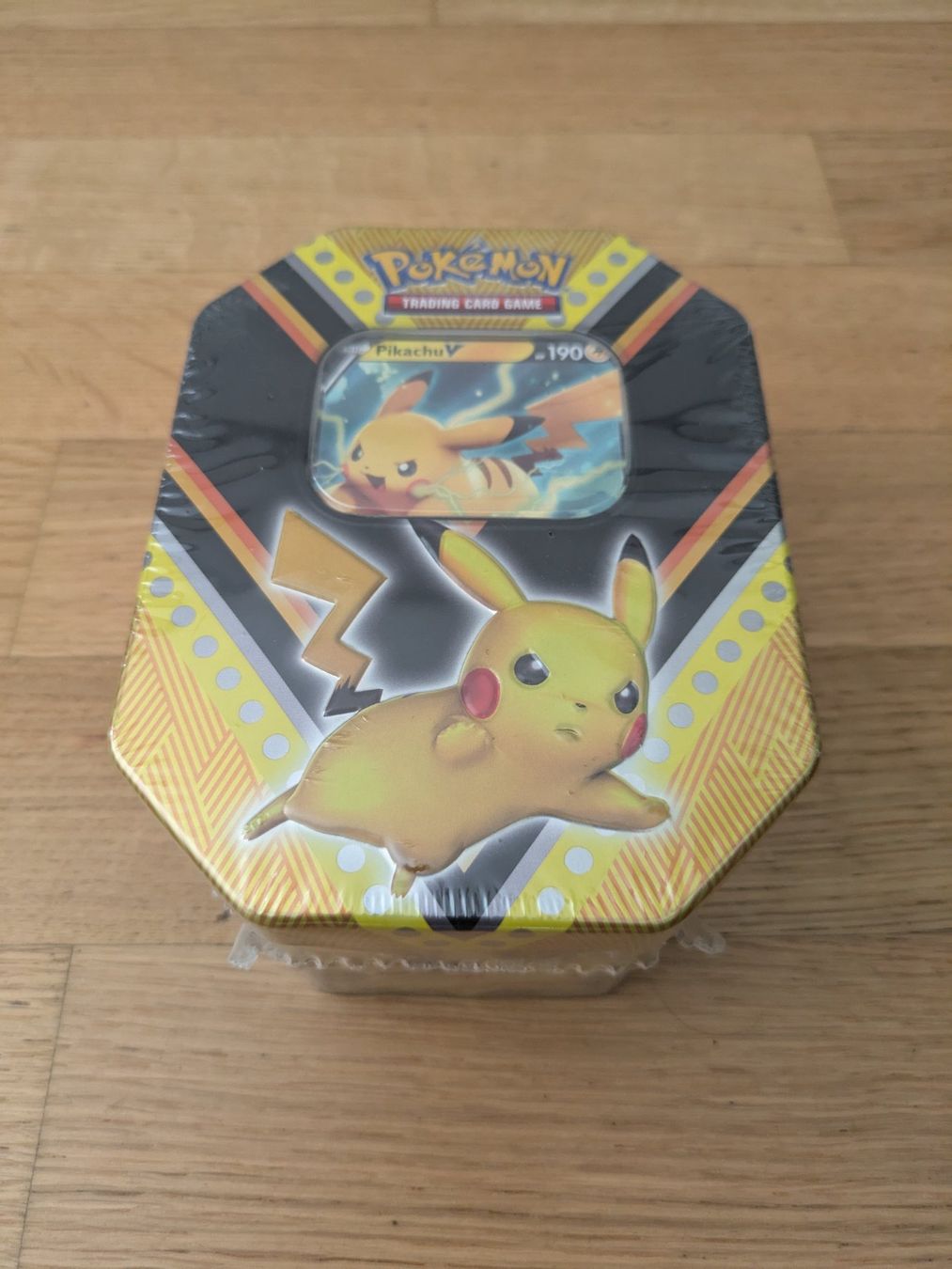 Pokémon Carte collezionabili: Pokémon Pikachu V Tin Box​ Sealed – Nuovo e nell'imballaggio originale da Ittigen venduto da Deriento