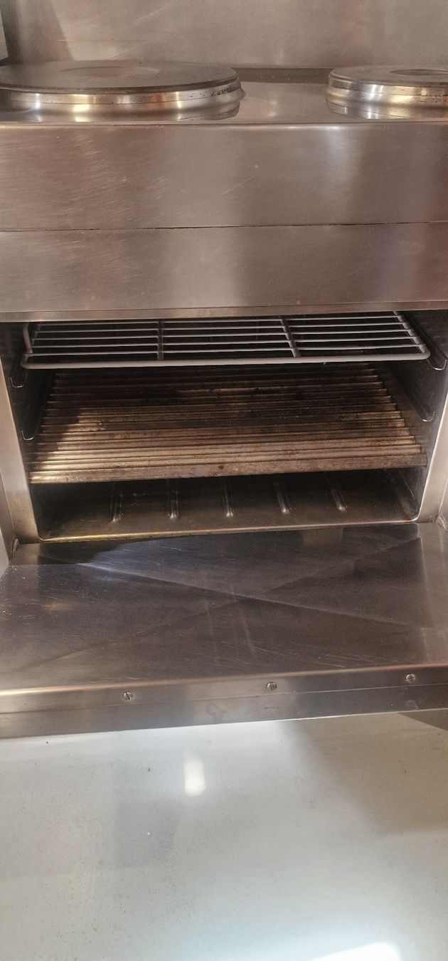 Elettrodomestici da cucina: Gastro Kocherd mit Backofen – Usato da Zürich venduto da zh_tech 1
