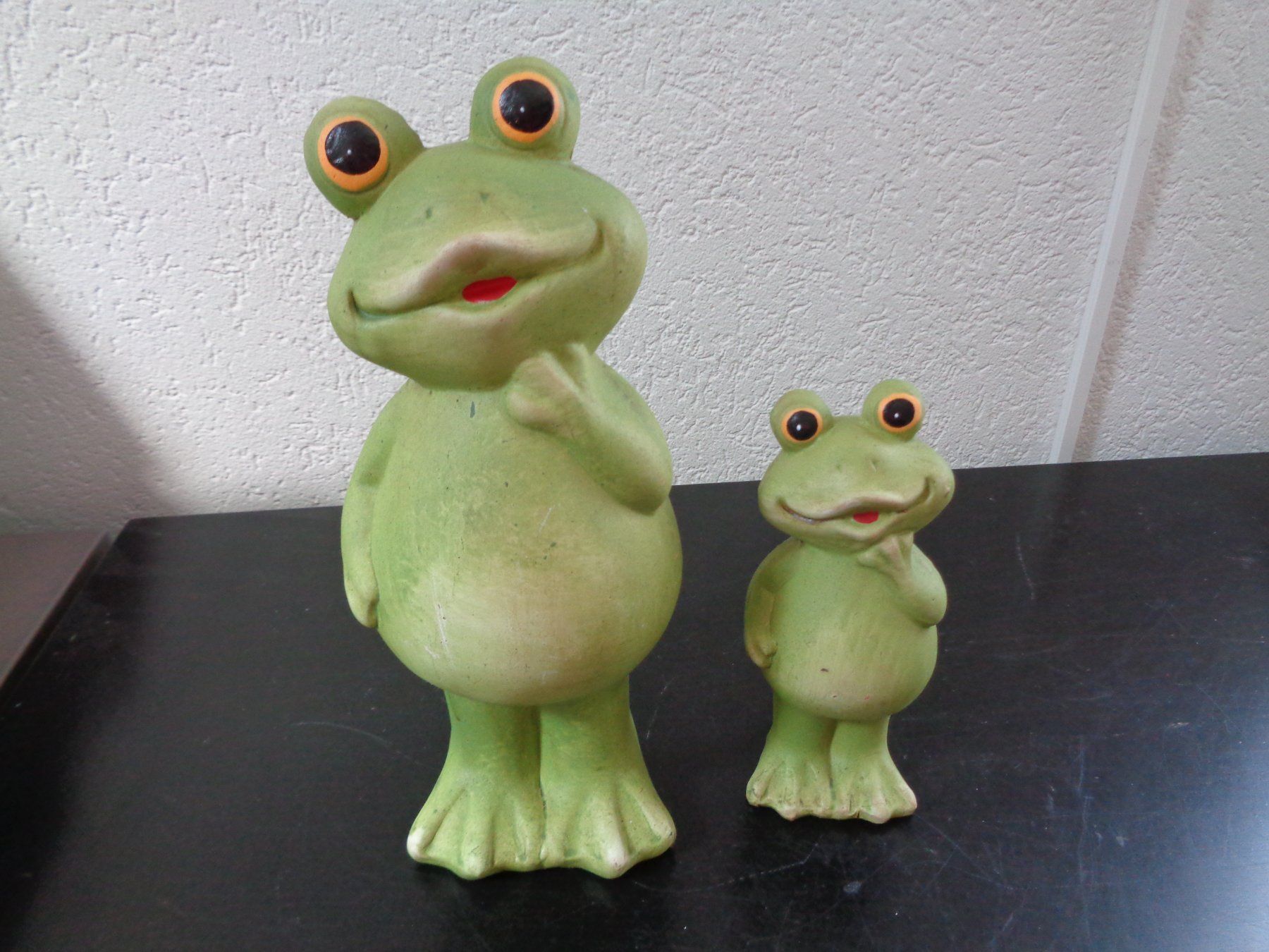 Statuette: Stehender Frosch (2 Stk.) – Nuovo e nell'imballaggio originale da Langenbruck venduto da Gumsi