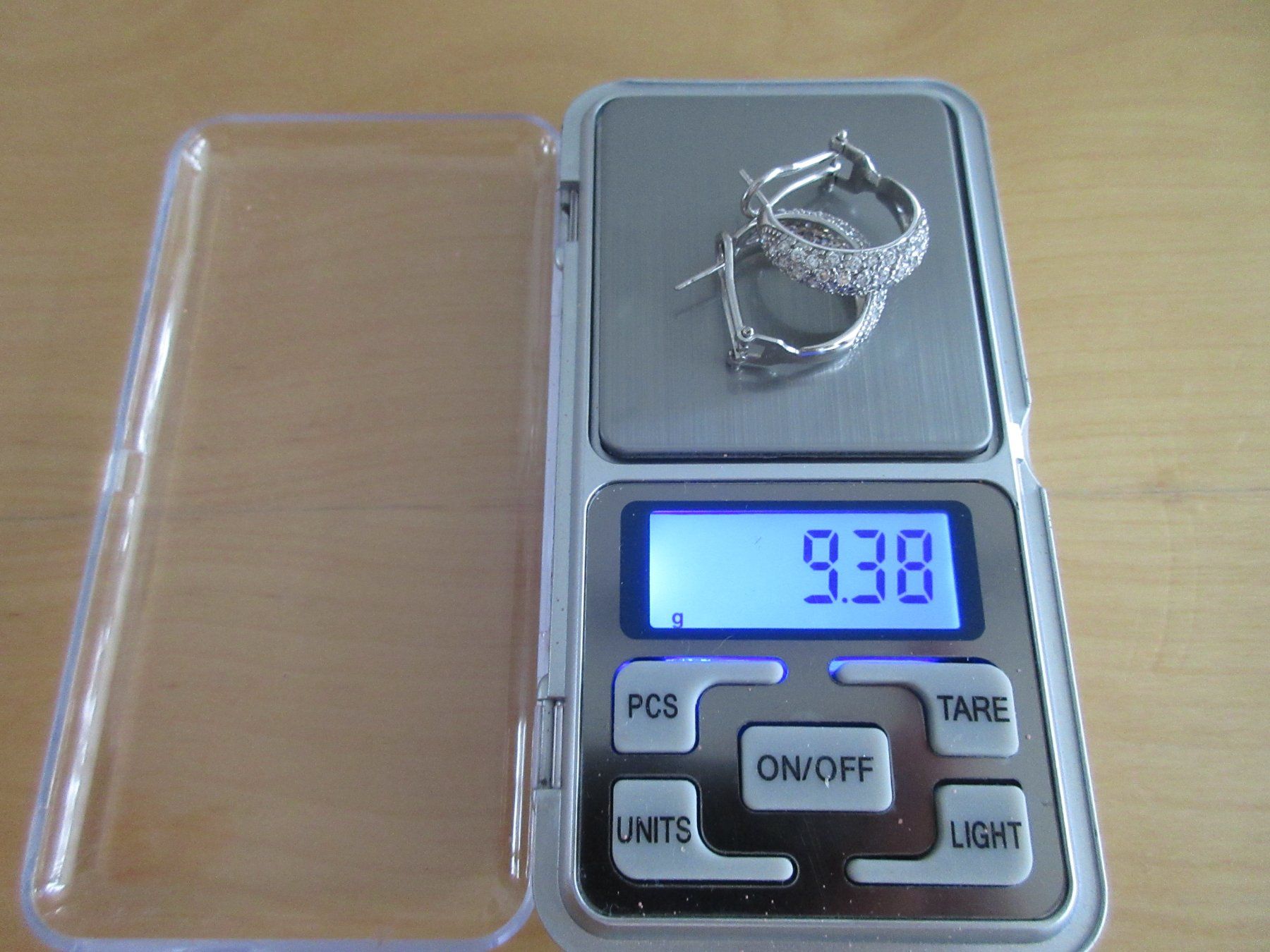 Ohrringe & -stecker: Grosse 18K WG Creolen, Gewicht 9.38gr. – Gebraucht aus Grenchen von Elenka 5