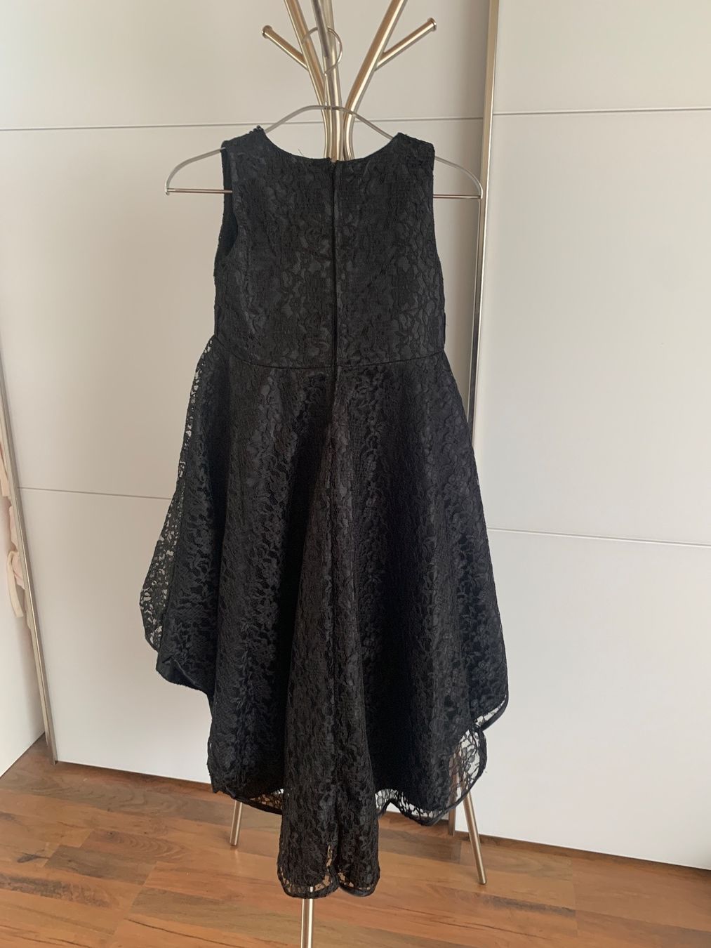 Kleider & Röcke: Festkleid Spitze mit Schleppe, Grösse 146 – Gebraucht aus Bützberg von Alexaborn 1