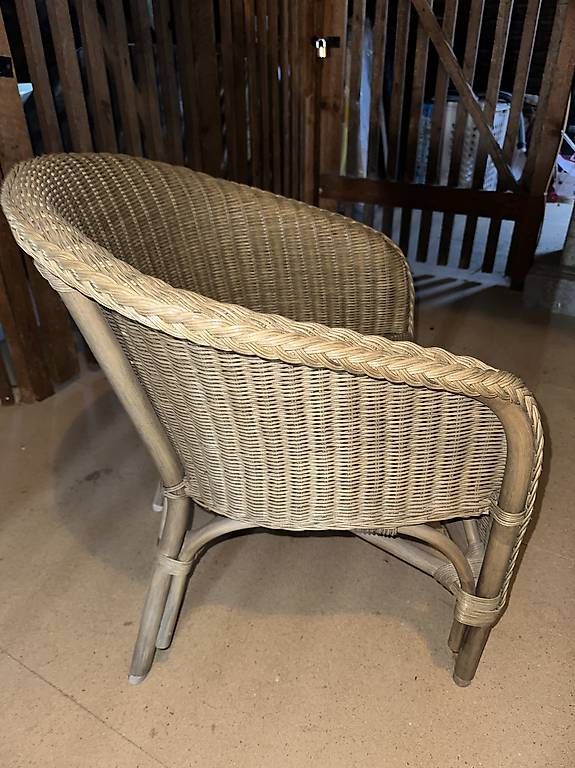Chaises: rattan schaukelstuhl – D'occasion à Wil SG par GabiHiestand