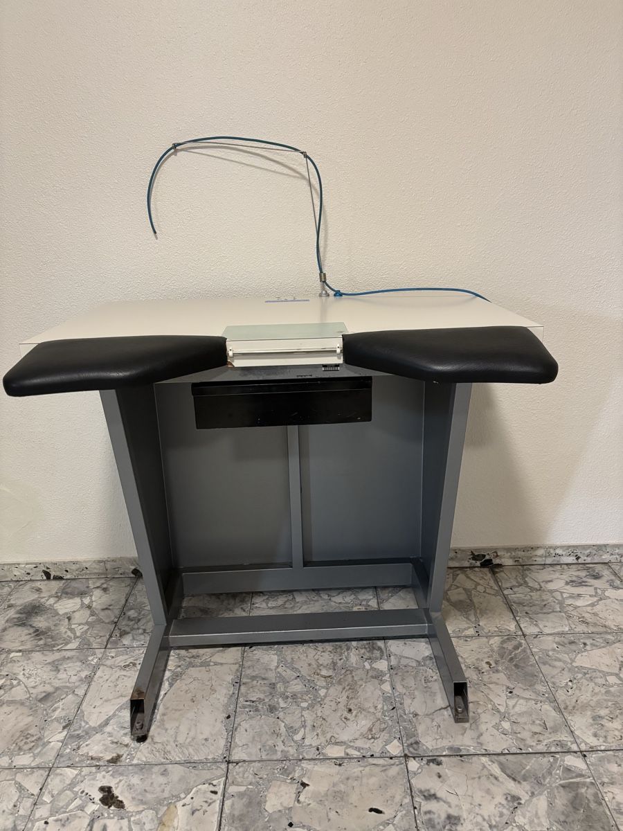 Banchi da lavoro: Établi d’horloger (2 pièces) – Usato da St-Imier venduto da ic.27 1