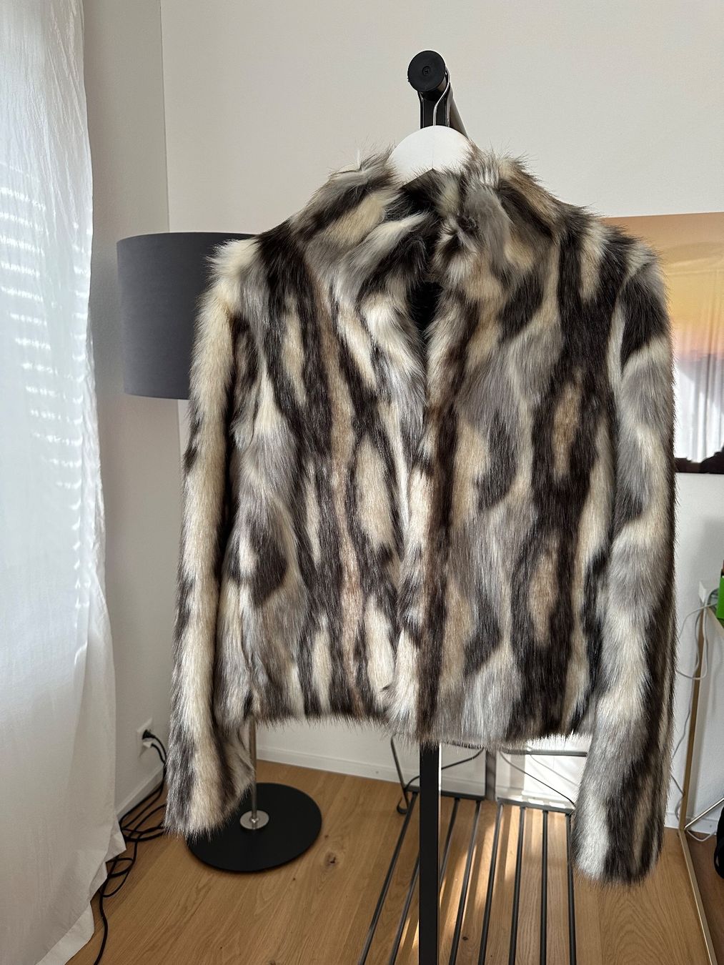 Zara Giacche: Kunstfell Jacke von ZARA – Usato da Küsnacht ZH venduto da gpaolini