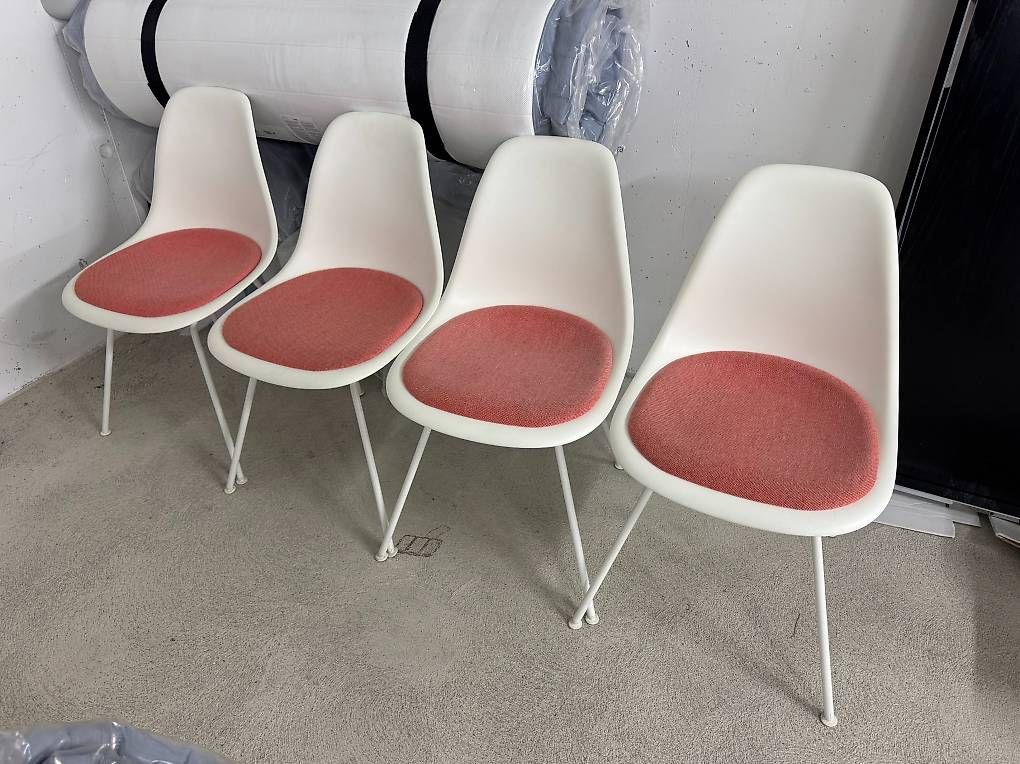 Chaises: 4 Vitra Eames Plastic Side Chairs DSX Designklassiker – D'occasion à Engelberg par pun_k5tr
