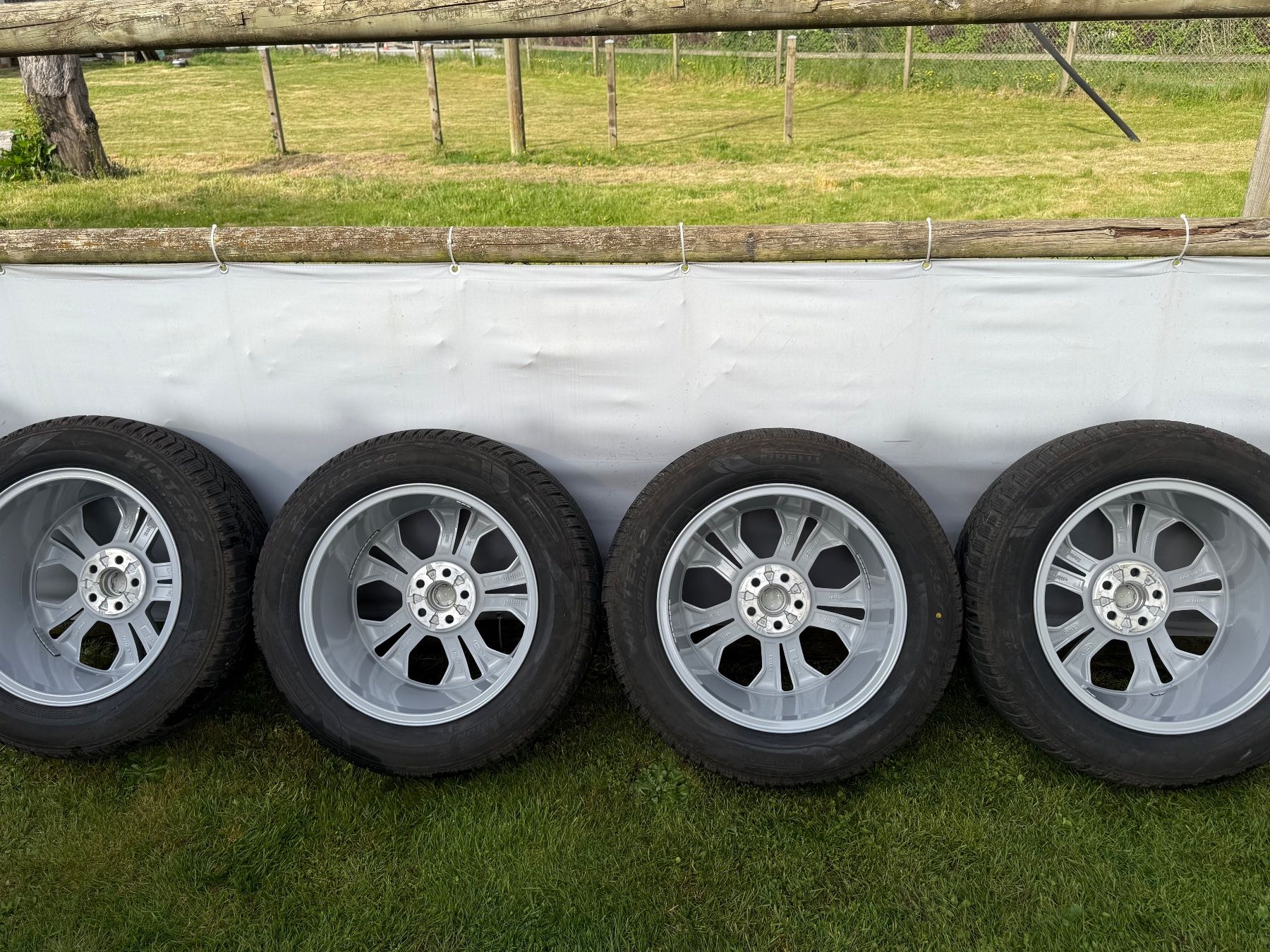 Pirelli Pneumatici & Ruote complete: Winterreifen für Range Rover Epoque – Usato da Däniken SO venduto da nbu_6hz8 1