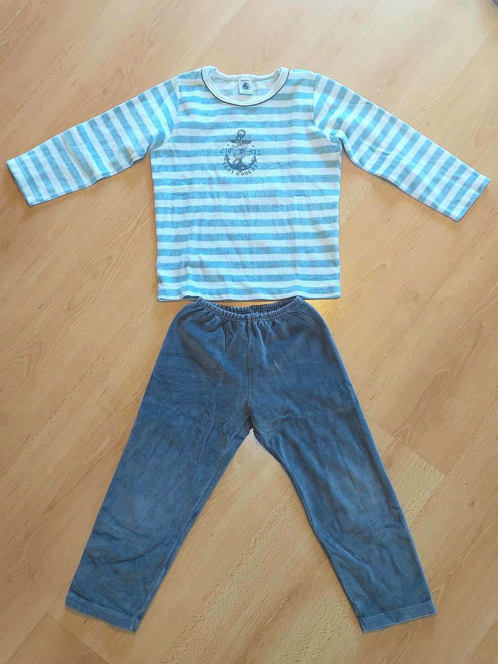 Petit Bateau Pyjamas & Ähnliches: Pyjama Petit Bateau hiver, taille 110 cm – Gebraucht aus Épalinges von lola_vp_99