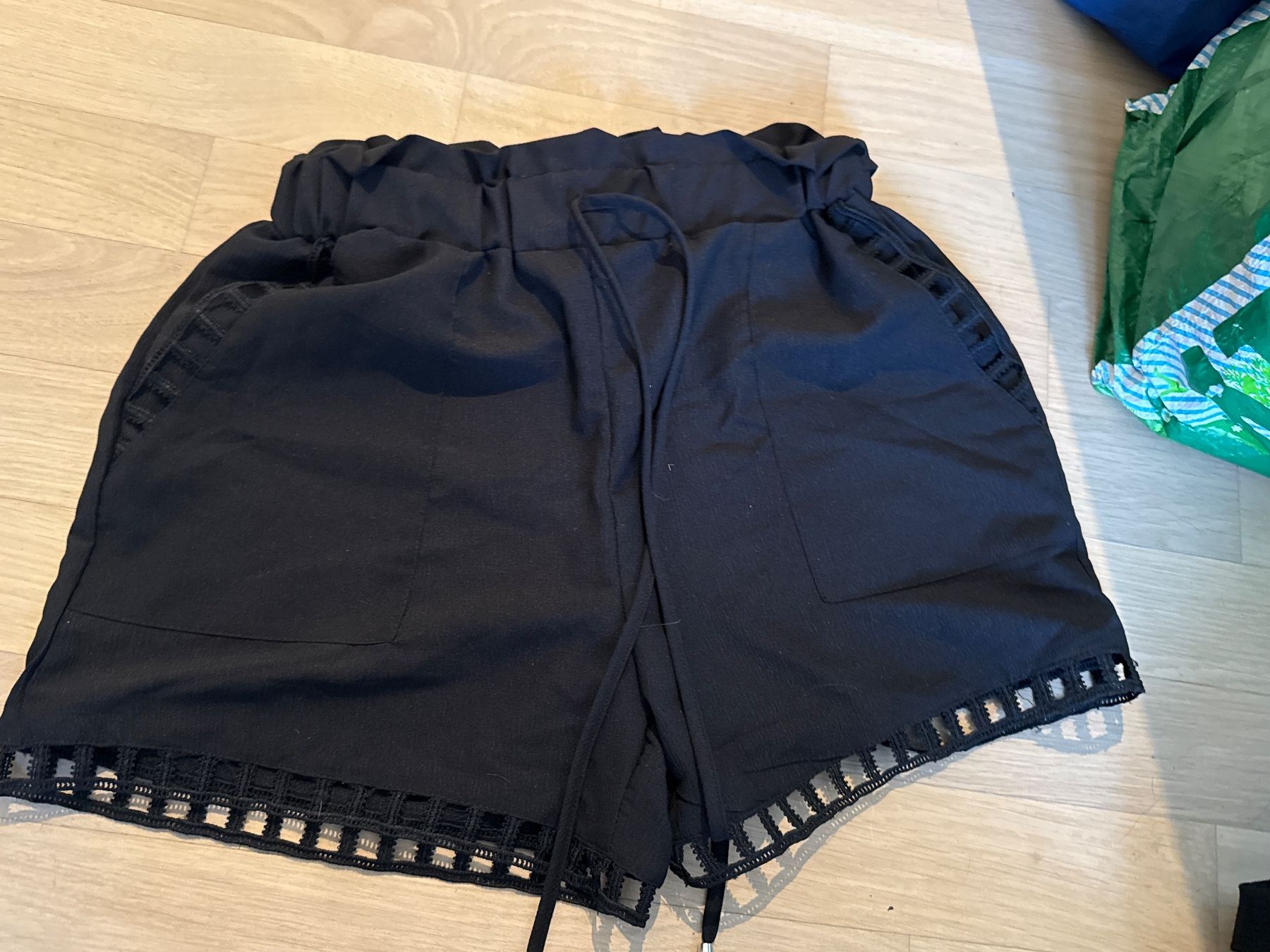 Pantalons: Damen Shorts, S – D'occasion à Amriswil par used2use 1