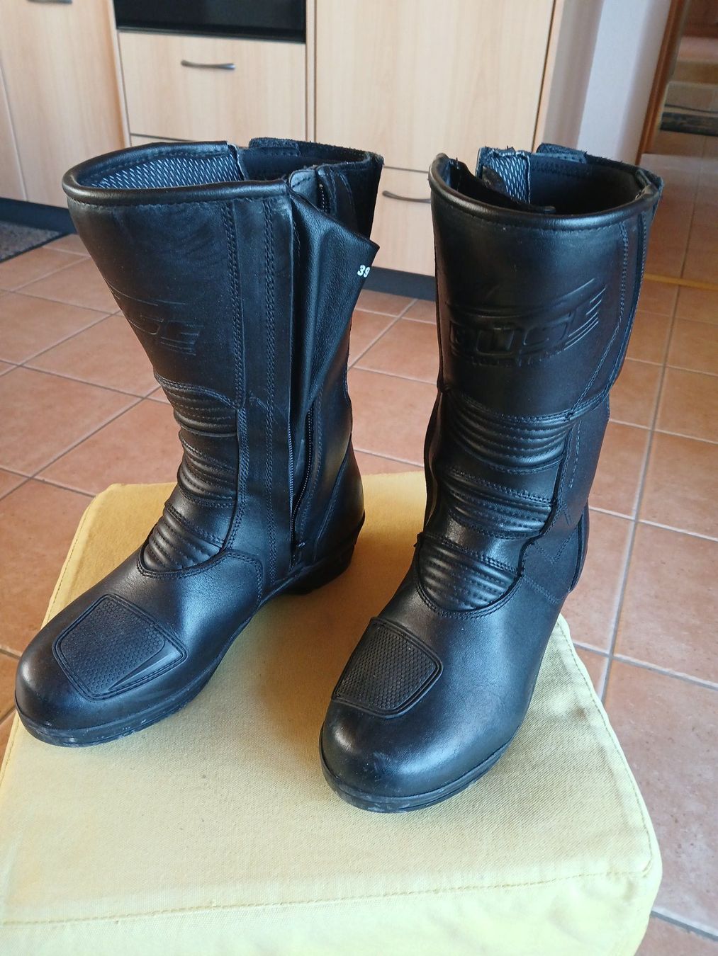 Damenschuhe: Motorradstiefel Damen  Büse  Gr.38 – Gebraucht aus plasselb von Superseve1