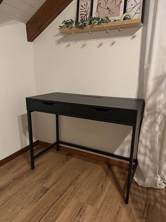 Scrivanie: Ikea Schreibtisch schwarz – Usato da Liestal venduto da laura.putnik