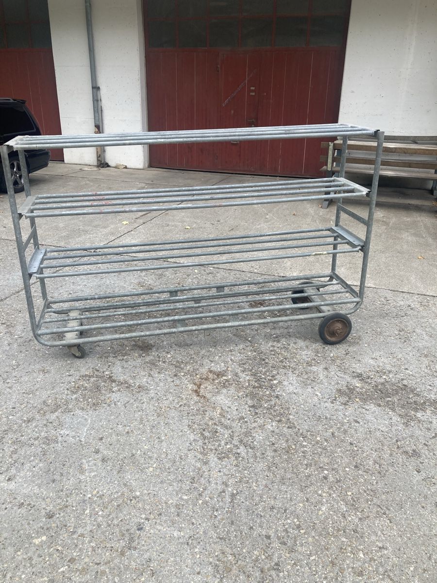 Regale: Metallregal auf Rollen – Gebraucht aus Balterswil von Lichtarbeiter 2