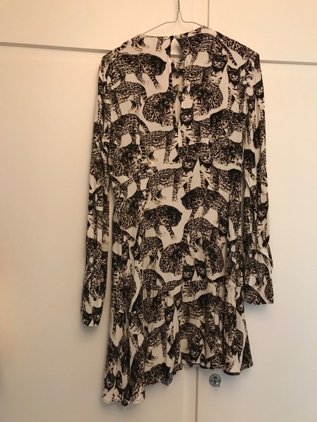 H&M Vestiti: Kleid mit Katzenprint von H&M – Usato da Uster venduto da Kalici1 2