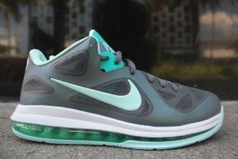 Nike Scarpe da uomo: Nike LeBron 9 Easter – Nuovo (secondo la descrizione) da Renens VD venduto da fre_sf2p