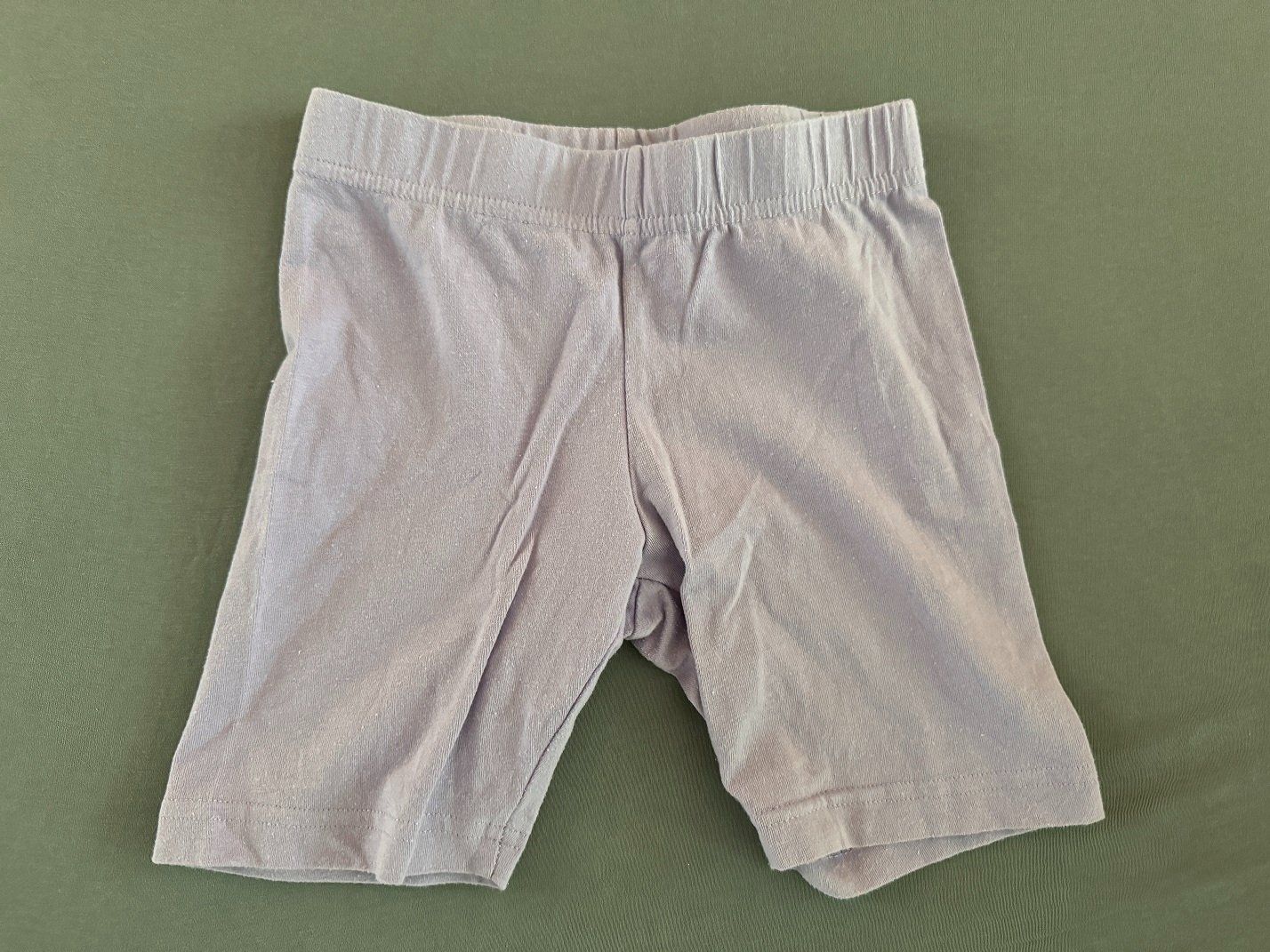 Hosen: Praktische violette Shorts, Gr. 116 – Gebraucht aus Horgen von Feli39