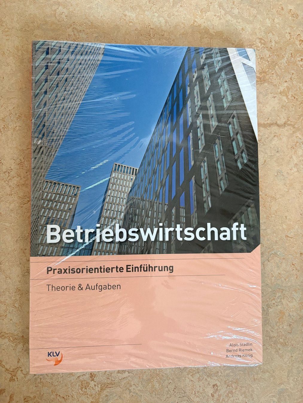 Libri: Betriebswirtschaft Praxisorientierte Einführung – Nuovo e nell'imballaggio originale da Zumikon venduto da ana_7j9r