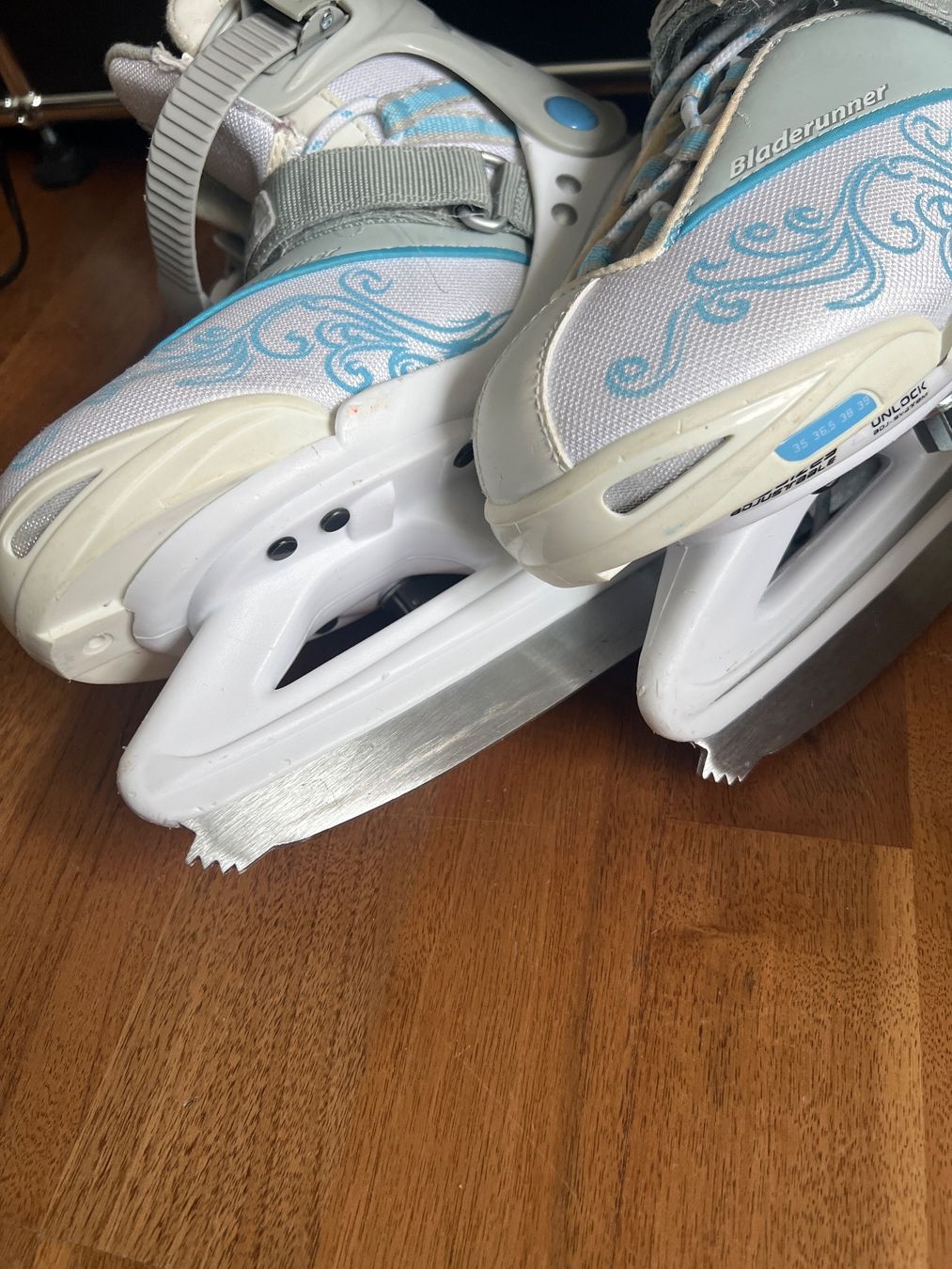 Pattini da ghiaccio: Rollerblade Bladerunner Schlittschuhe Gr. 35-39 – Usato da Jona venduto da Sariksa 5