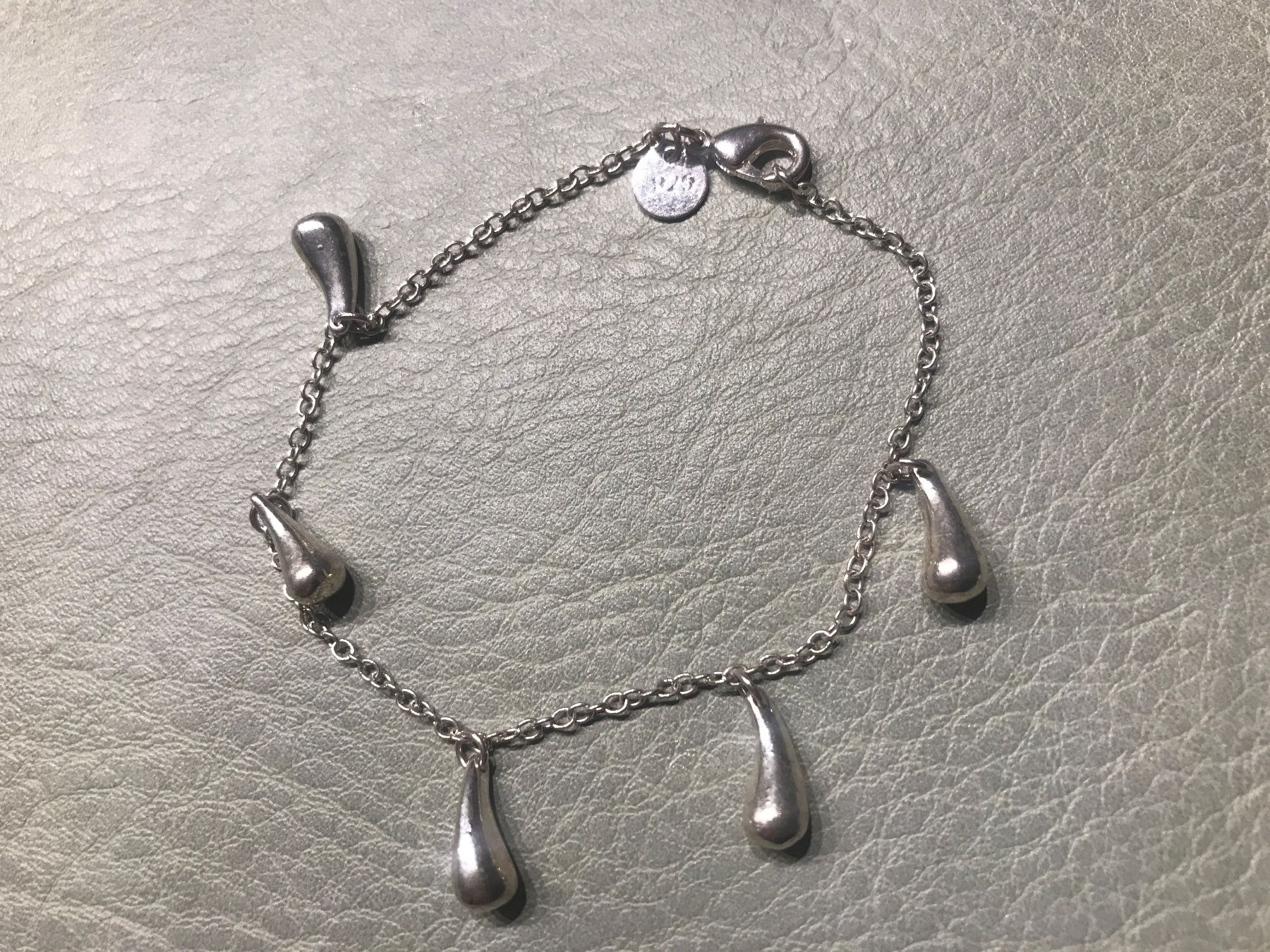 Bracciali & Braccialetti: Silber Armband mit Tropfen Anhänger – Usato da Wettingen venduto da Andres54