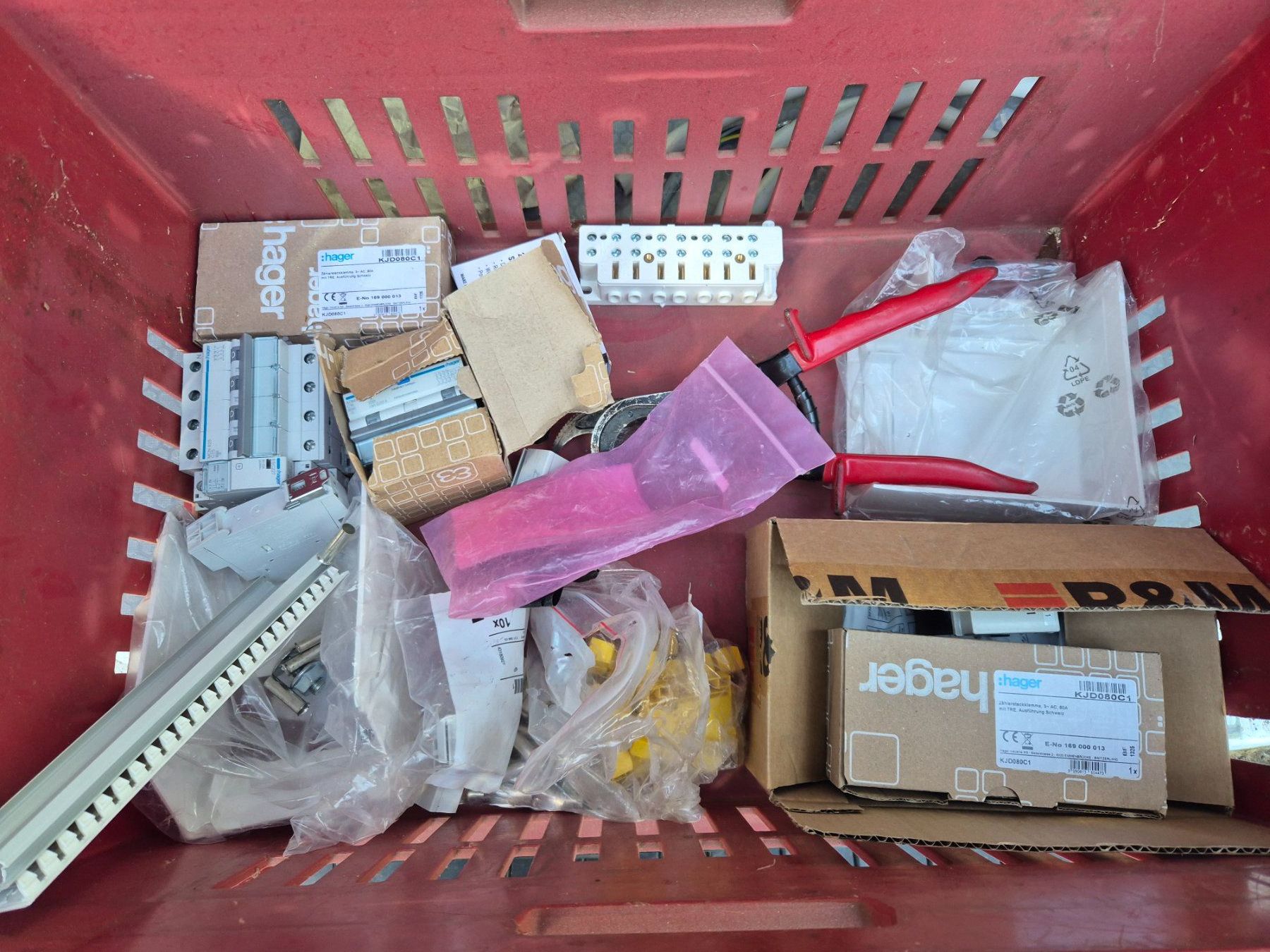 Hager Elektronikbauteile: Elektromaterial – Gebraucht aus Stein AR von Bienli4 7