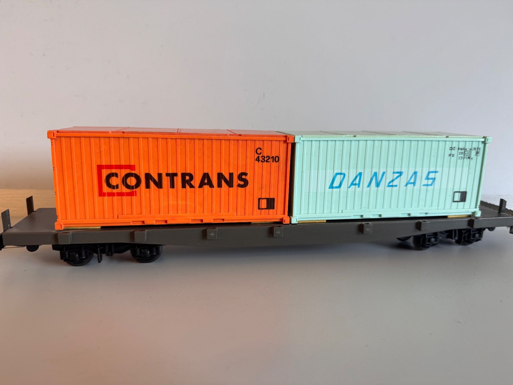 Fama Modelleisenbahnen: FAMA UTZ Container Wagen Spur 0m – Gebraucht aus Bottmingen von Dhaldimann
