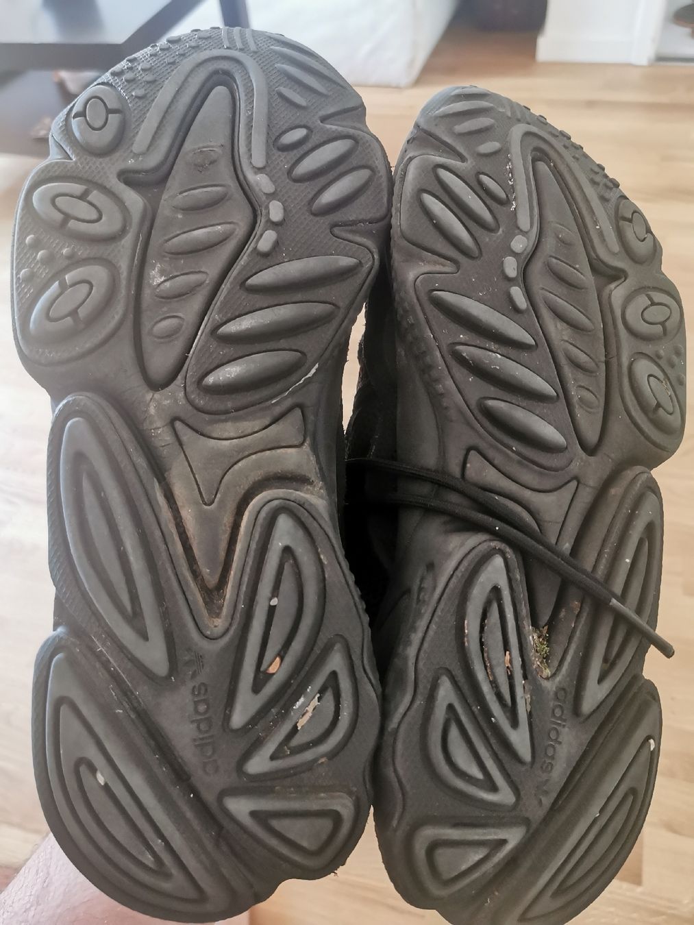 Adidas Scarpe da uomo: Adidas Ozweego Triple Black 42.5 – Usato da Bern venduto da ged_ffx9 3