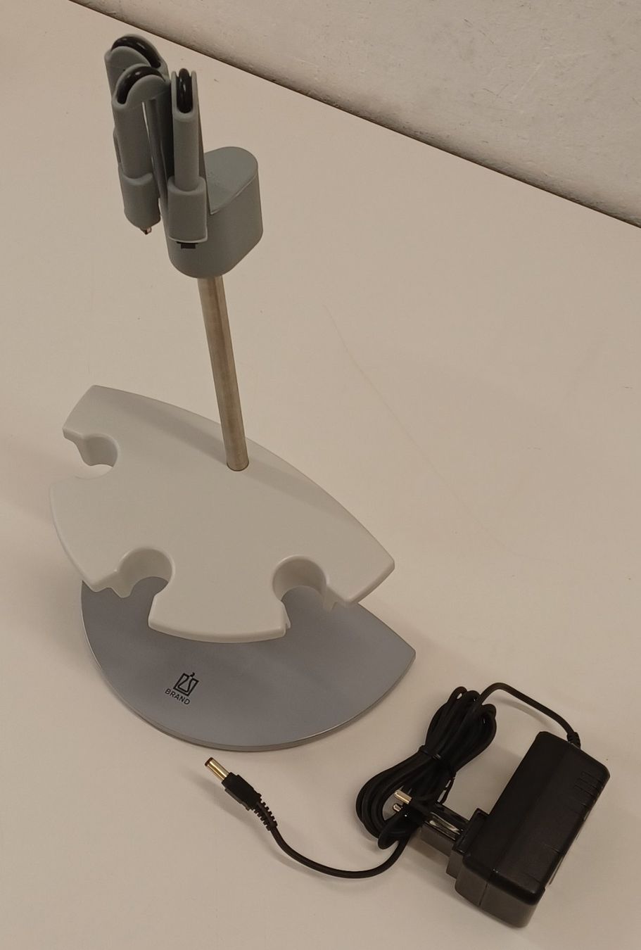 Accessori da laboratorio: Brand Stand for 3 Transferpette electronic – Usato da Niederdorf venduto da LeptonAG_Labor