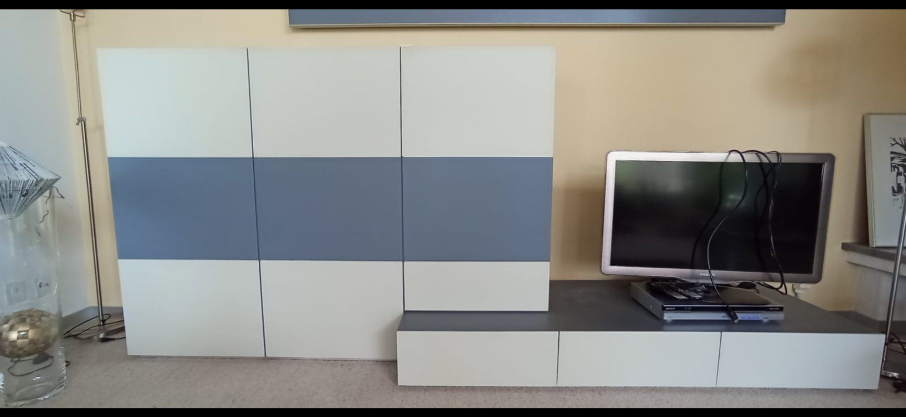 Mobili TV: Sideboard, Glasbronten und Tablars, Cremeweiss u Grau – Usato da Büsserach venduto da namib68
