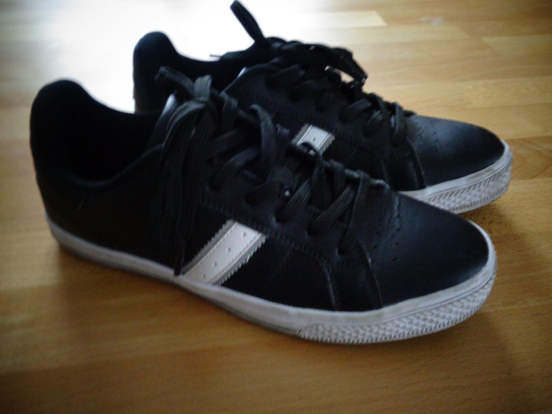 Scarpe per ragazzi: Sneaker in Lederlook  Gr. 37 schwarz – Usato da Jonschwil venduto da sonja8472 4