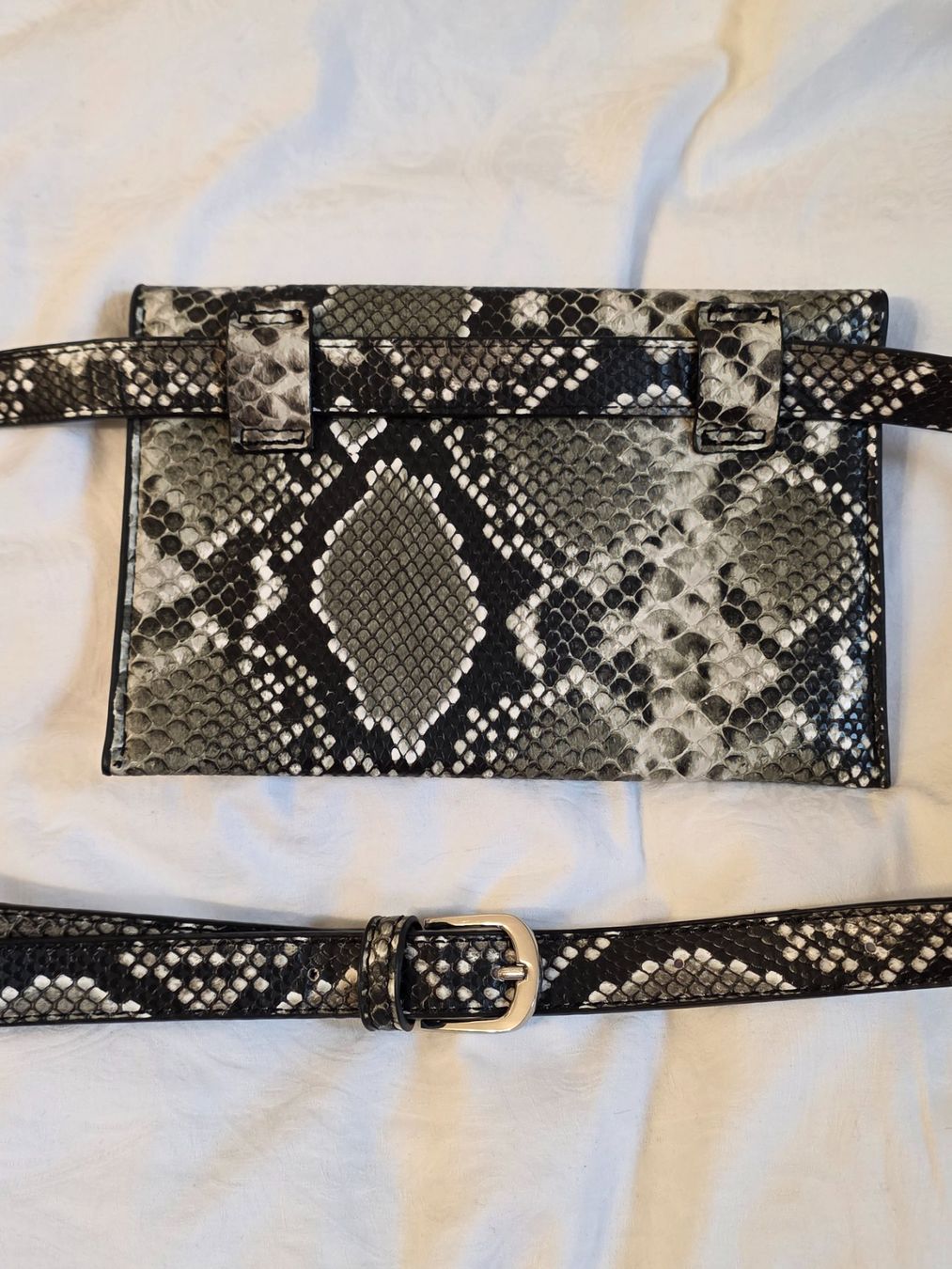 Sacs: Gürteltasche Schlangenprint – D'occasion à Neerach par Basile1 4