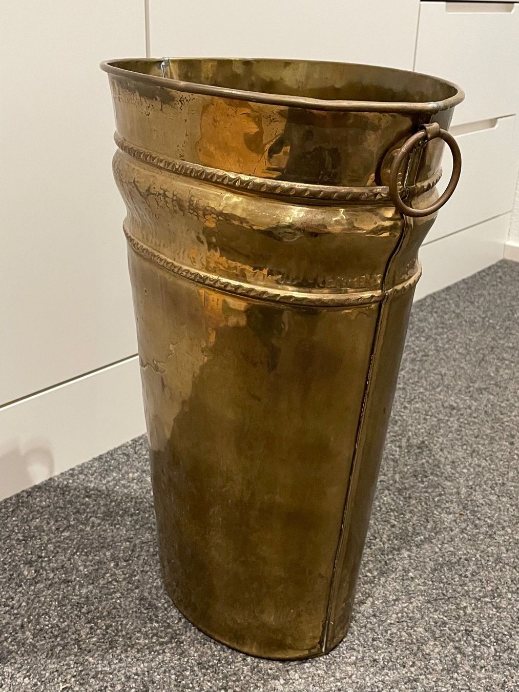 Altri mobili per ufficio: Vintage Schirmständer aus Messing – Usato da Zürich venduto da plumita 1
