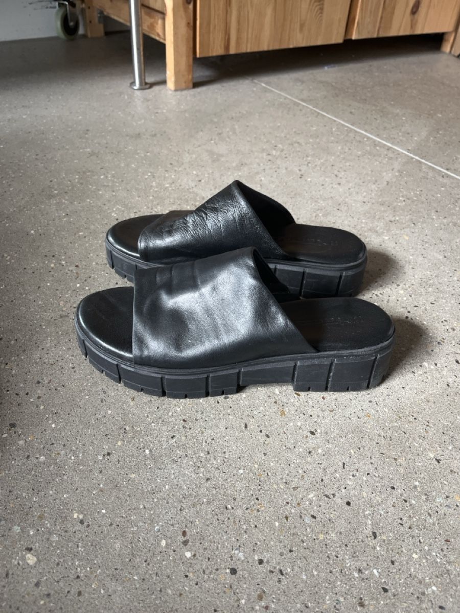 Tamaris Scarpe da donna: Tamaris Slides Schwarz Gr. 38 – Usato da Zürich venduto da jasiq 1