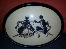 Stanzschnitt ovales Bild hinter Glas romantische Flirt Szene