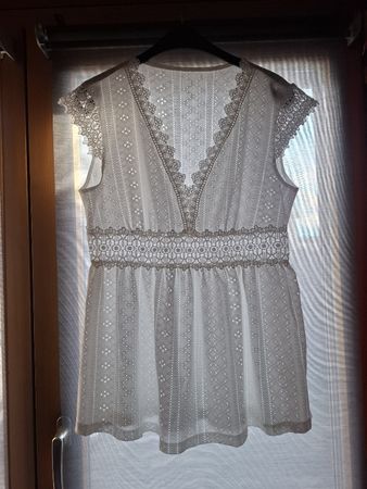 Blouse ajourée blanche, taille L, idéale pour l'été☀️