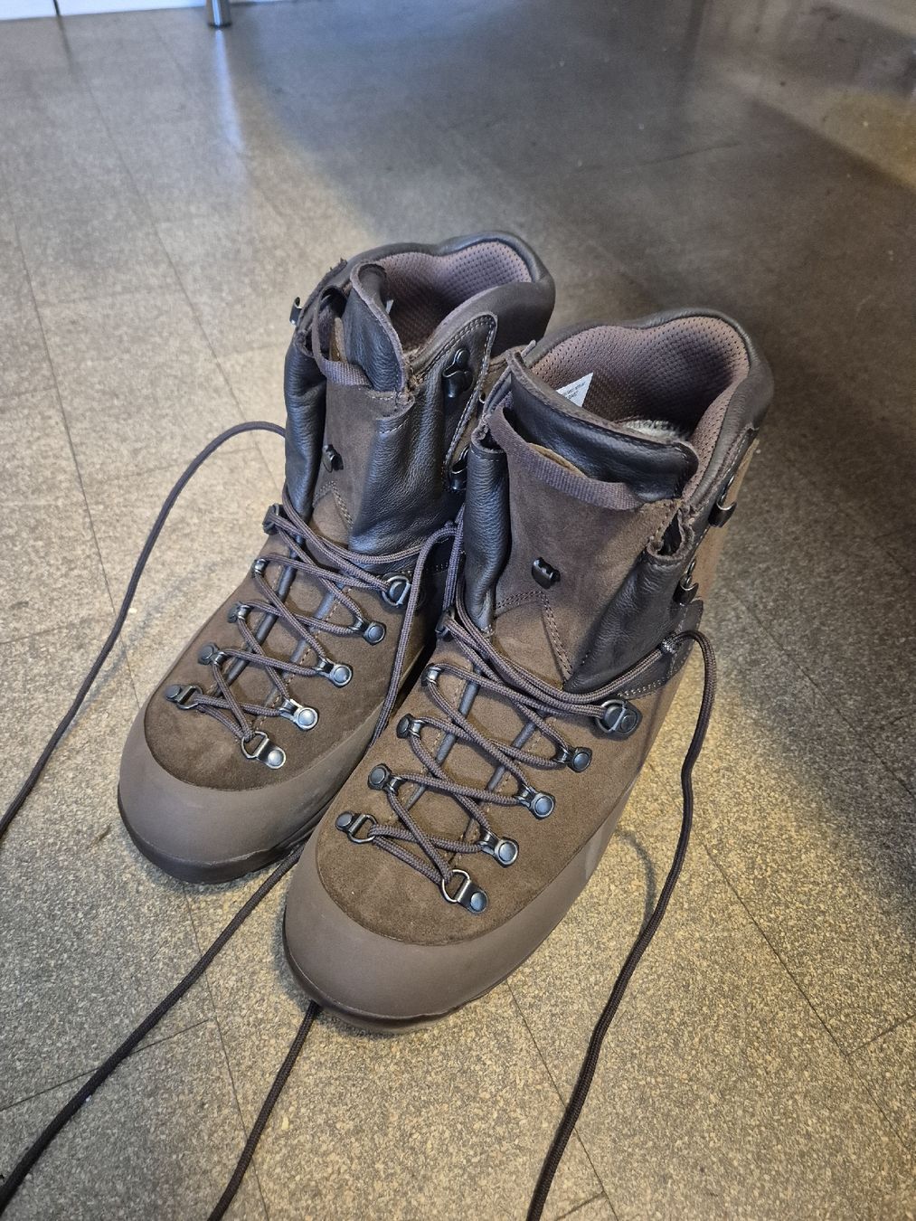 Schweizer Armee Scarpe da uomo: Kampfstiefel 19 (NEU) – Nuovo (secondo la descrizione) da Dübendorf venduto da AI-Mann