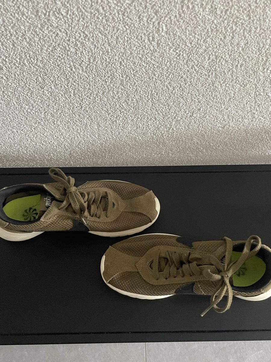 Nike Herrenschuhe: NIKE Sneaker, Grösse 38, Farbe olivgrün – Gebraucht aus Oberdiessbach von ram_b26k 1