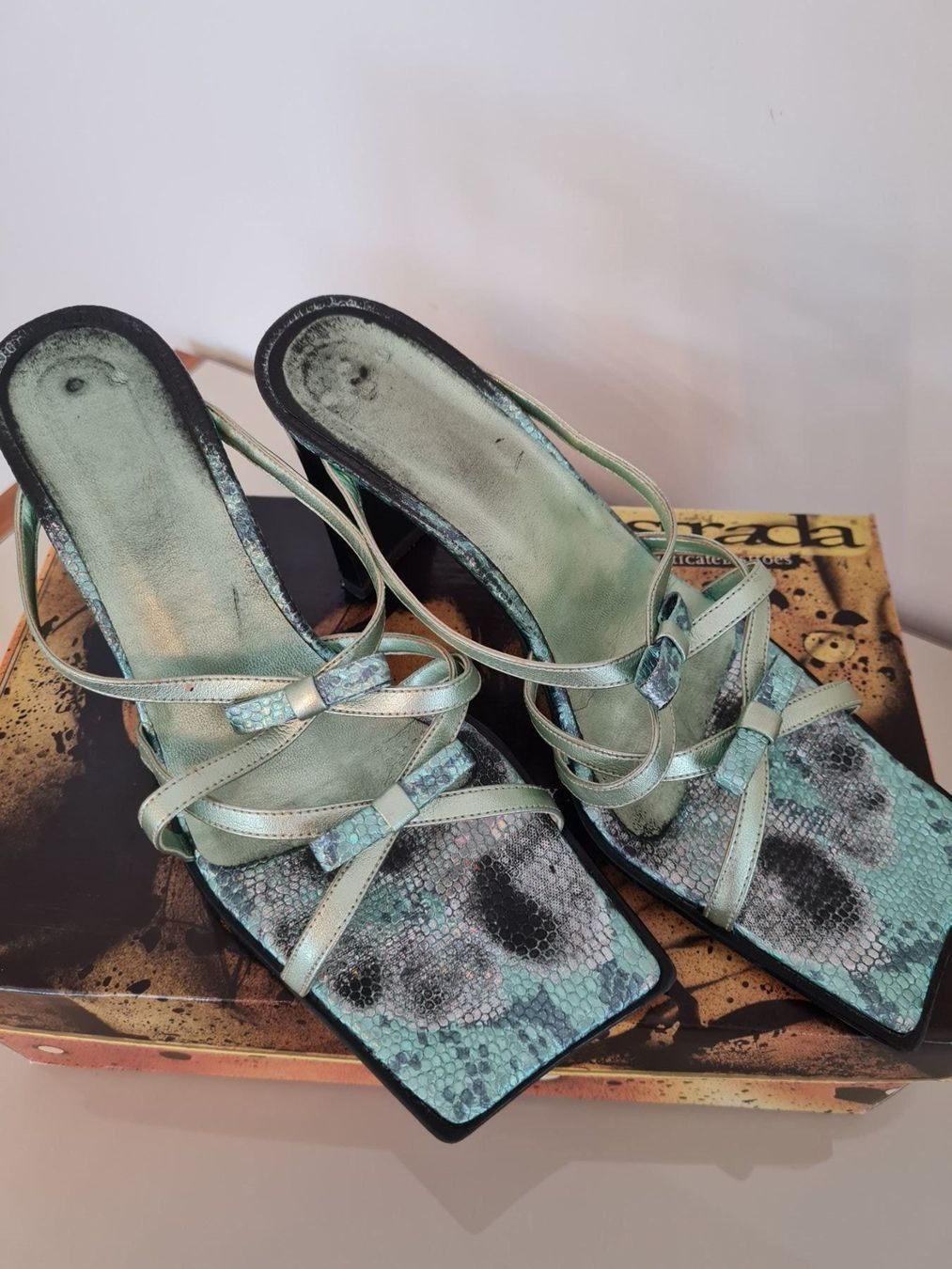 Scarpe da donna: SANDALEN SANDALETTEN PANTOLETTE GR.40 – Usato da Steg im Tösstal venduto da goldlionfree 1