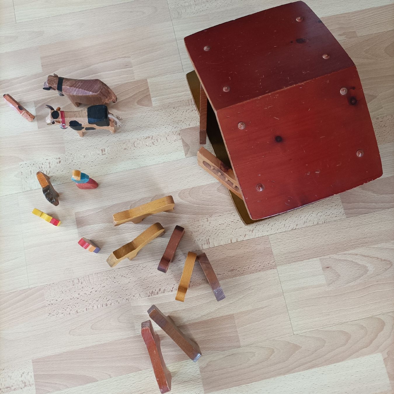 Giocattoli: Schöner alter Holzstall mit Figuren – Usato da Zunzgen venduto da Nemmoth 4