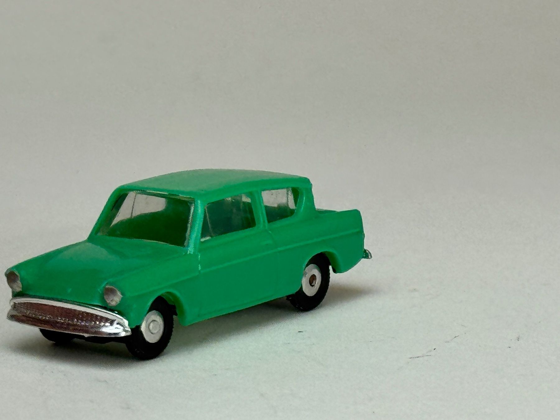 Modellautos: Minix Ford Anglia leuchtgrün – Gebraucht aus Elm von Wikmtz