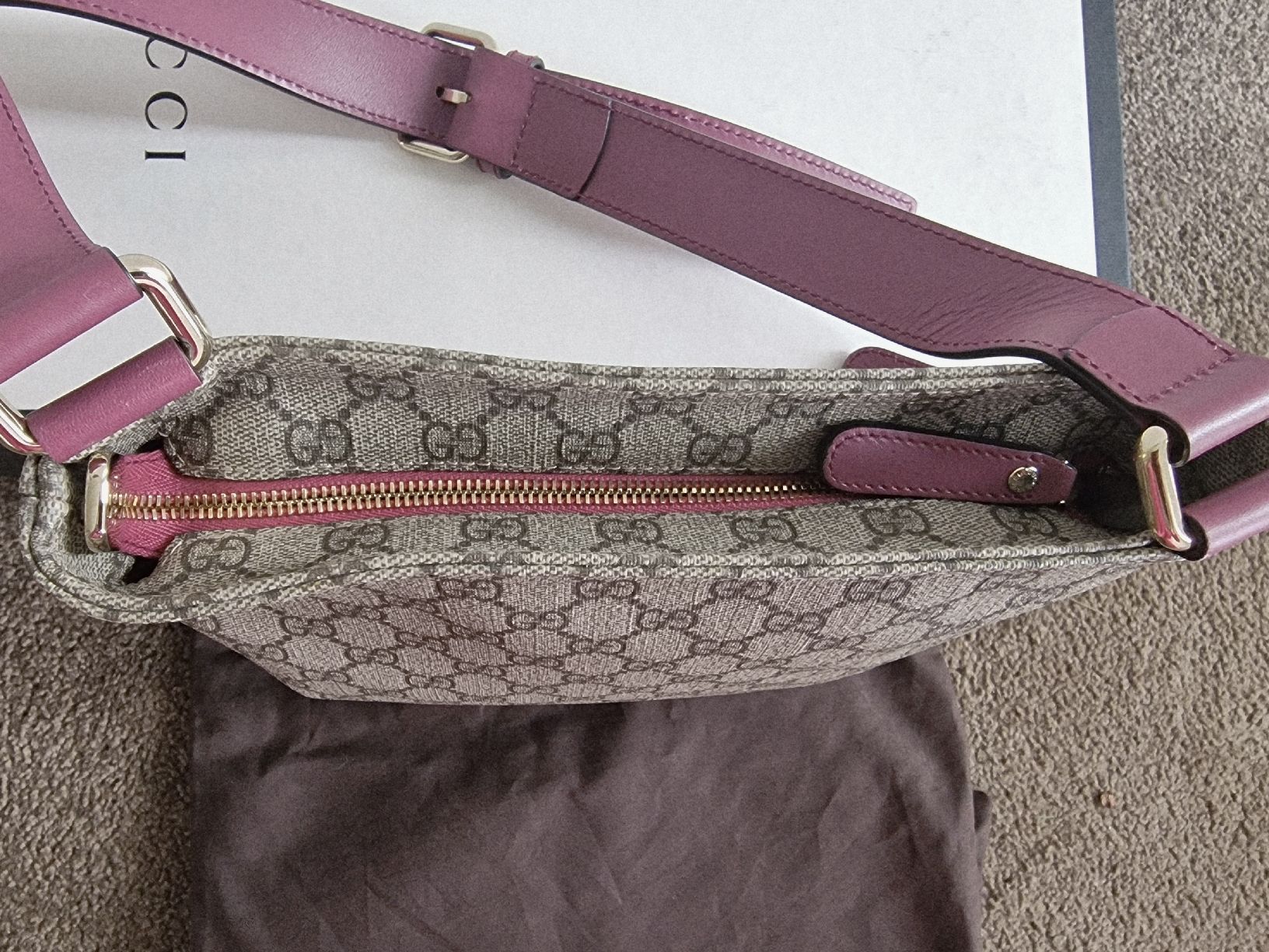 Gucci Borse: Gucci Canvas Messenger Bag Pink – Usato da Herrenhof venduto da wolke__7 2