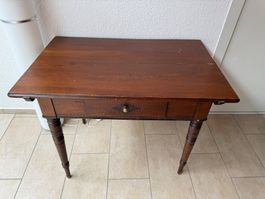 Antiker Tisch mit Schublade, Holz, restaurierungsbedürftig