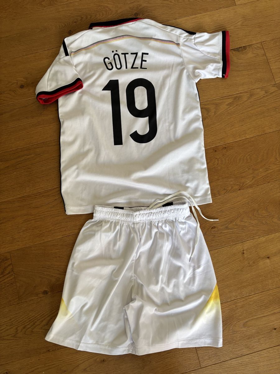 Scarpe, pantaloni & magliette da ginnastica: Fussballtrikot Deutschland 152 – Usato da Adligenswil venduto da ZGB 1