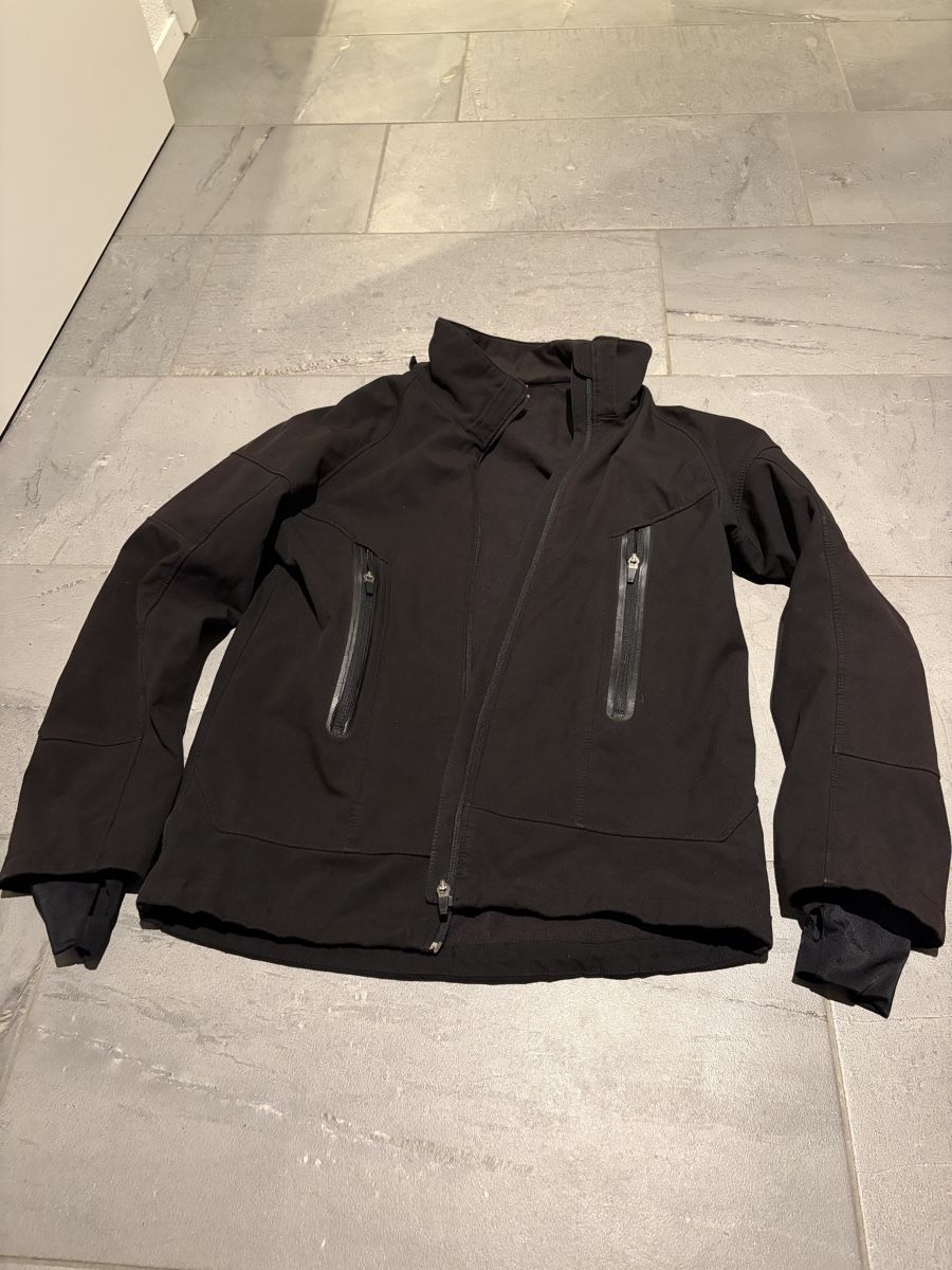 H&M Jacken: Softshell Jacke Schwarz Grösse 170  – Gebraucht aus Lyss von Nana1297