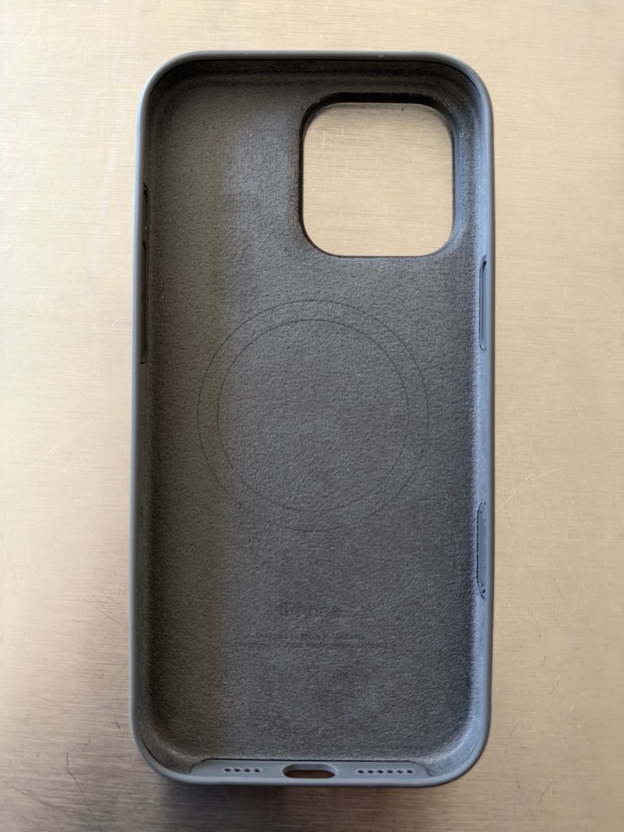 Apple Cover & Protezioni schermo: iPhone 16 Pro Max | Silicon Case – Usato da Zollikon venduto da aow_8p7m 3